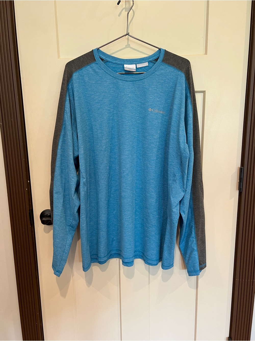 Columbia Men’s Long-Sleeve Blue with Charcoal Raglan Performance Tee